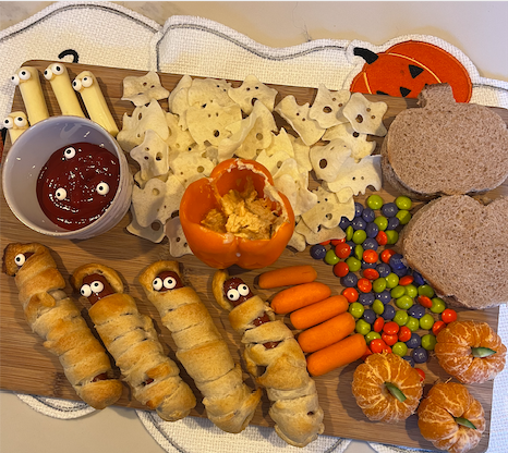 Recipe: Halloween Dinner Board for Kids!