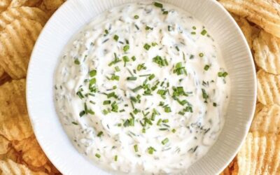 Recipe: 4-Ingredient Sour Cream Chive Dip!