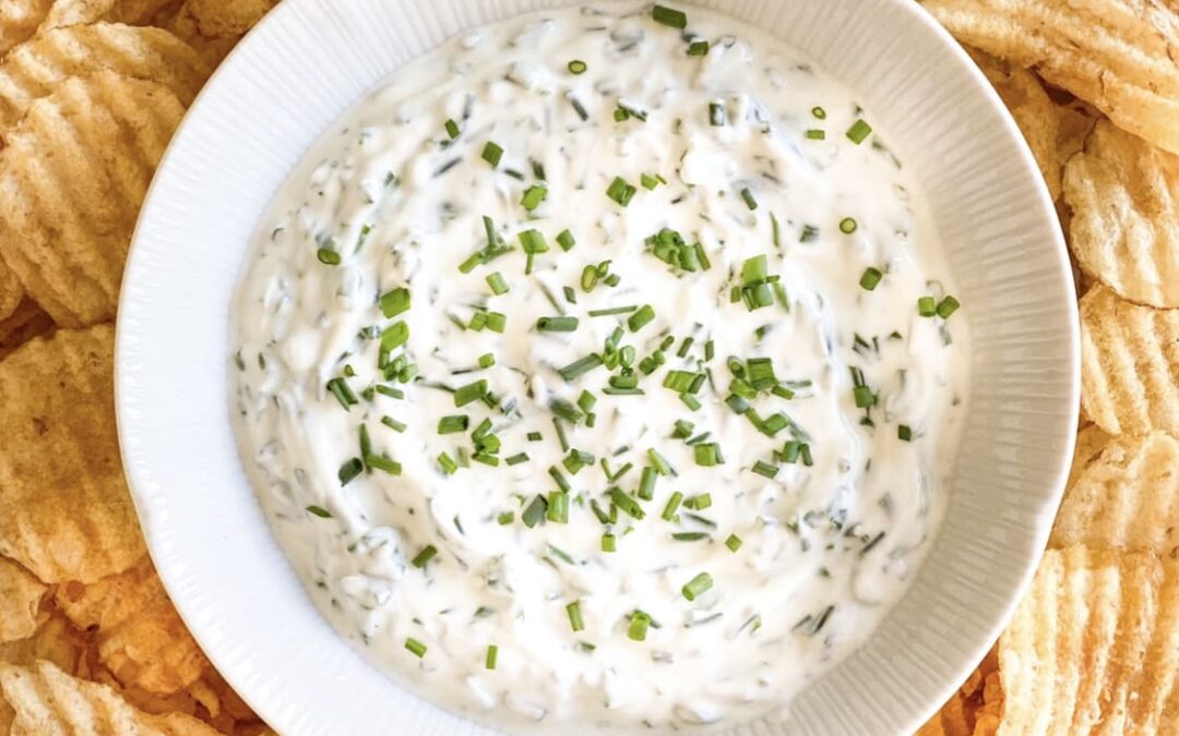 4-Ingredient Sour Cream Chive Dip