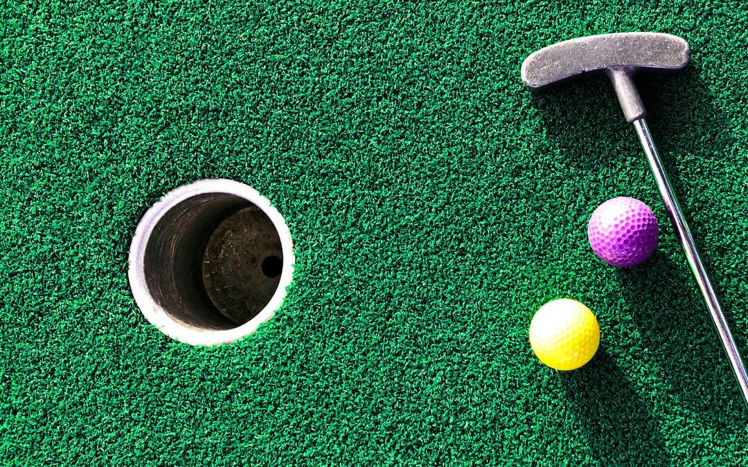 Tee Off at the Stamford Moms Mini Golf Pop-Up at Stamford Town Center!