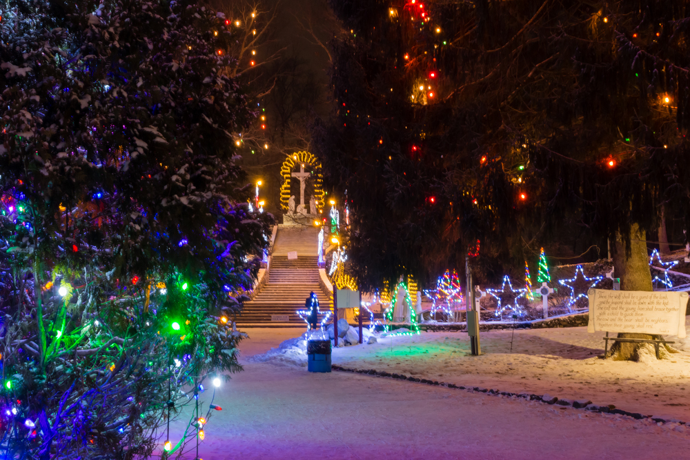 Where To Find Holiday Lights This Season!
