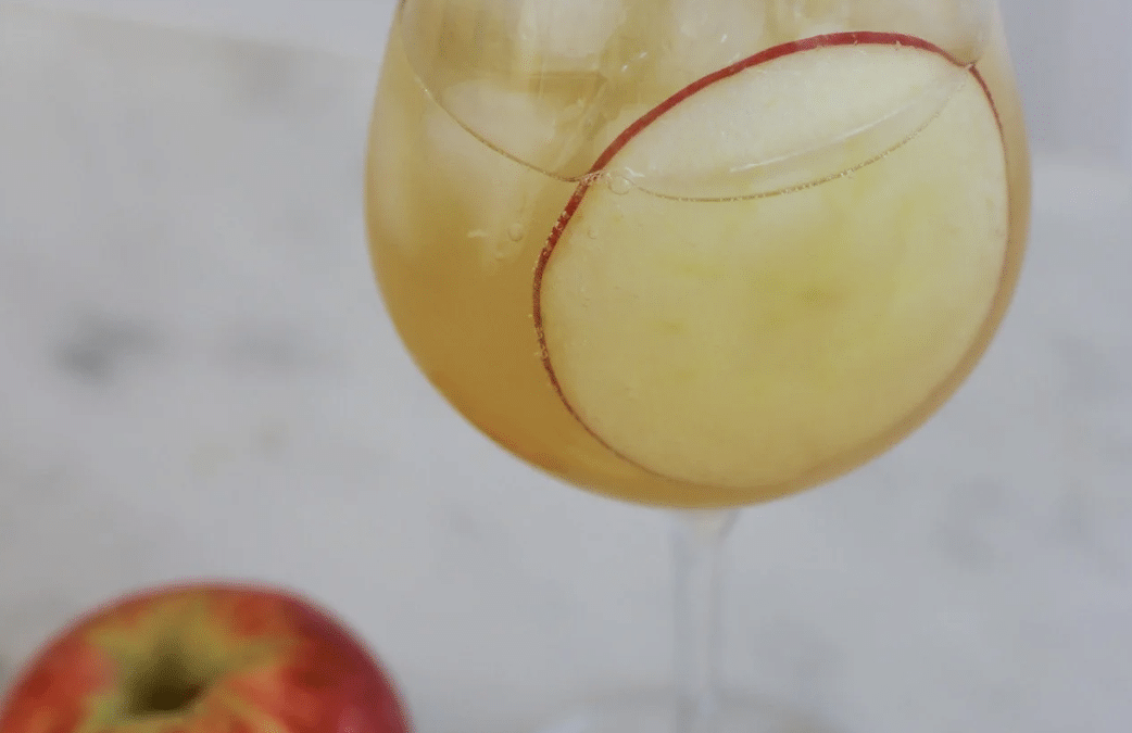 Fall Cocktail Idea: Apple Cider Spritz