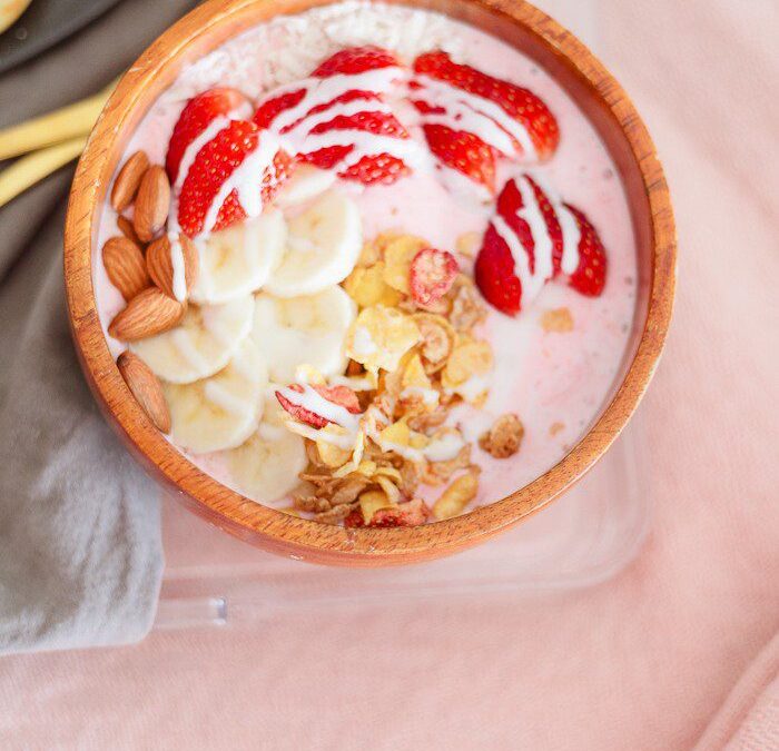 Valentine’s Day Strawberry Smoothie Bowl!