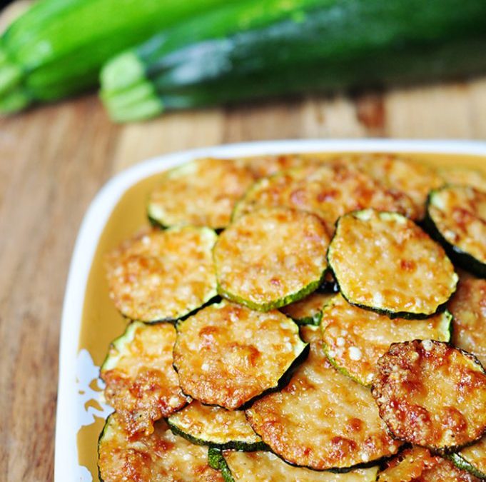 Healthy Chip Alternative: Baked Parmesan Zucchini Rounds