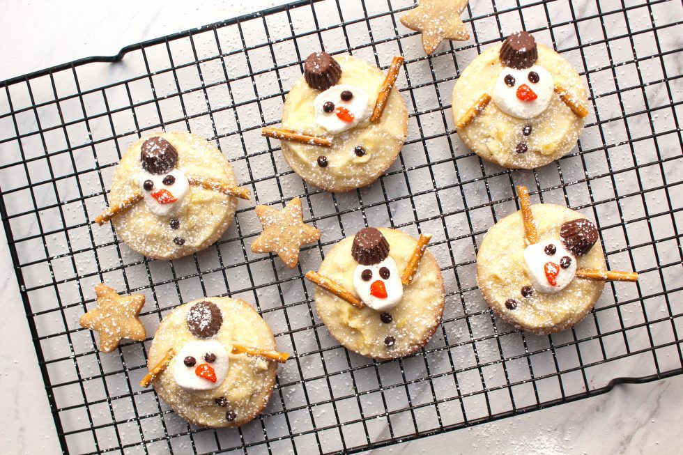 Recipe: Snowman Cookies with Eggnog Frosting!