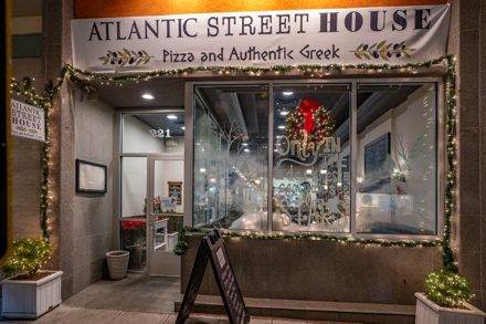 Vote in the Stamford Downtown Holiday Window Decorating Contest!